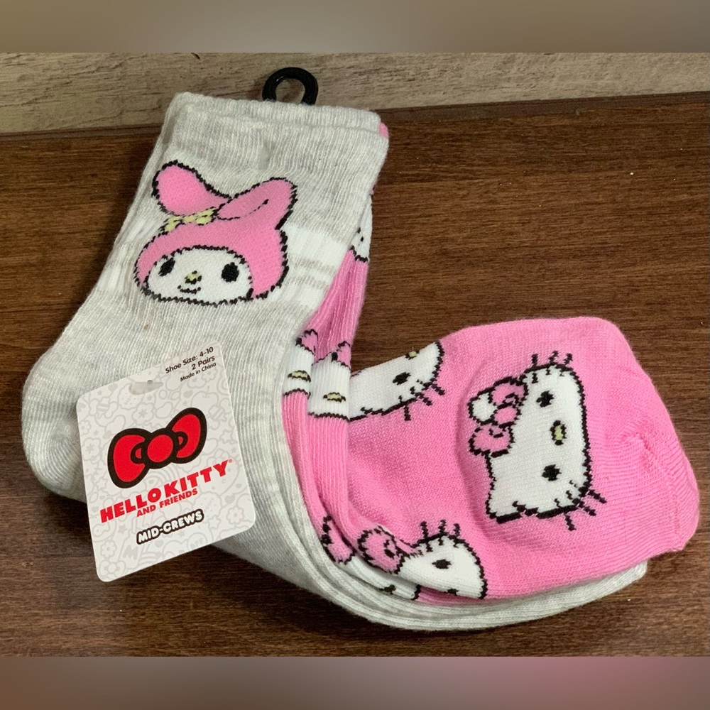 2 Pk Hello Kitty Crew Socks - Picture 6 of 7
